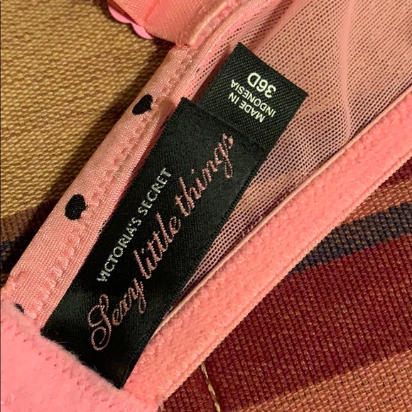 Victoria Secrets Bra - 36D - Picture 4 of 4